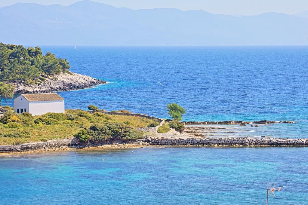 Avgi Ena Gaios Exterior photo